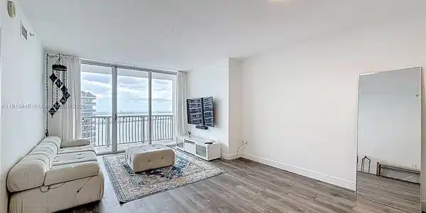 1750 N Bayshore Dr