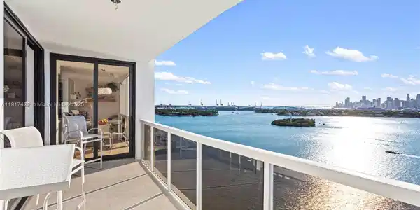 9 Island Ave