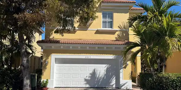 3977 NE 11th