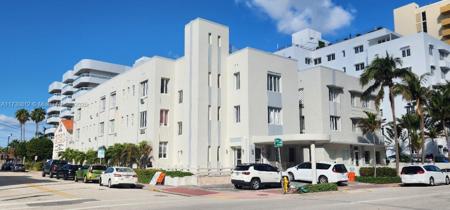 3700 Collins Ave
