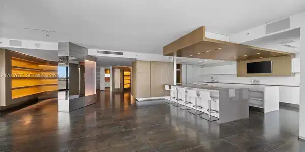 9999 Collins Ave