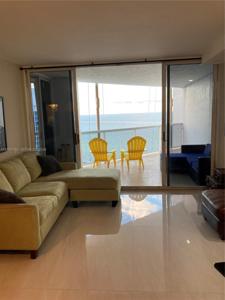 6767 Collins Ave