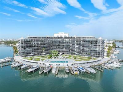 900 Bay Dr