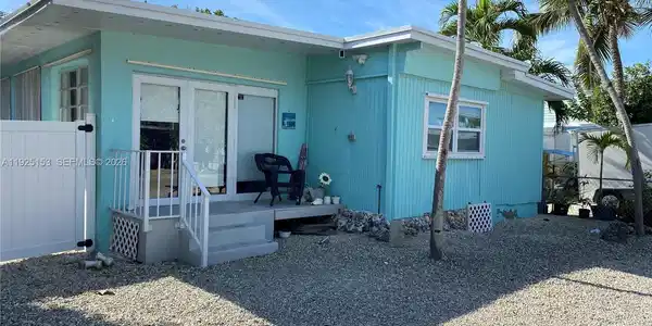 228 Oleander Dr