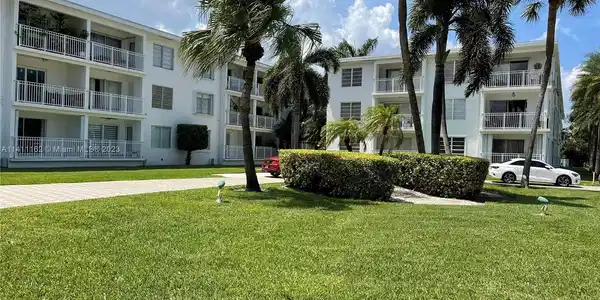 1631 NE 114th St Unit 108