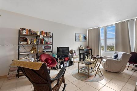 2899 Collins Ave