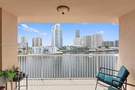 121 Golden Isles Dr