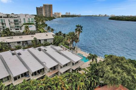6011 N Bayshore Dr