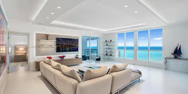 3801 Collins Ave