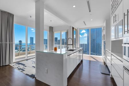 900 Brickell Key Blvd