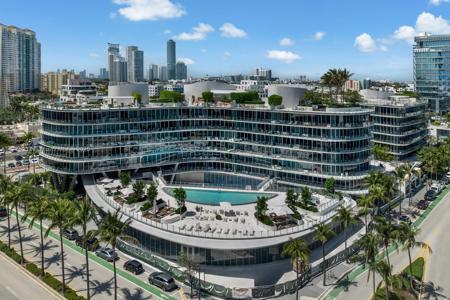 1 Collins Ave