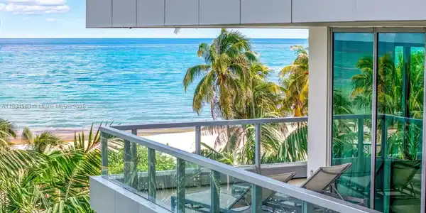 4391 Collins Ave