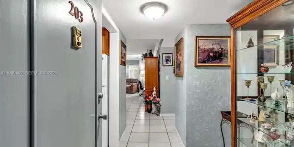 Image 3: WELCOME HOME!