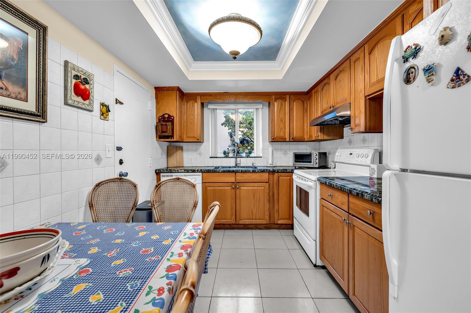 Image 4: Plenty of cabinets