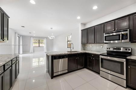 602 SE 33rd Ter