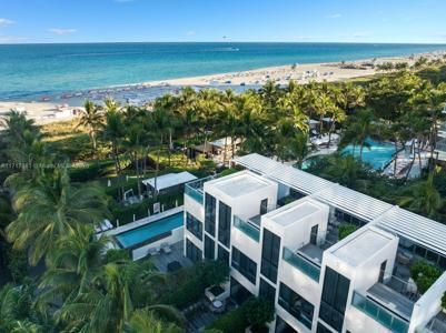 2201 Collins Ave