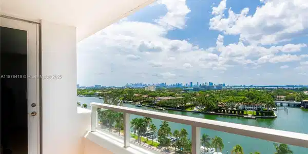 5005 Collins Ave