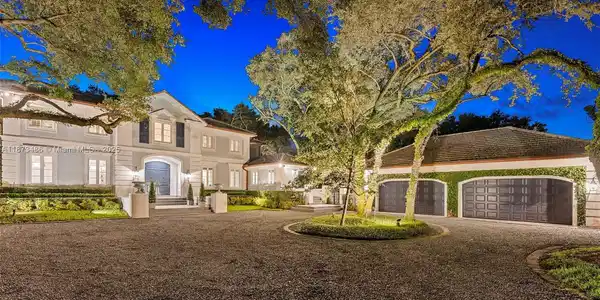 5400 Banyan Trl