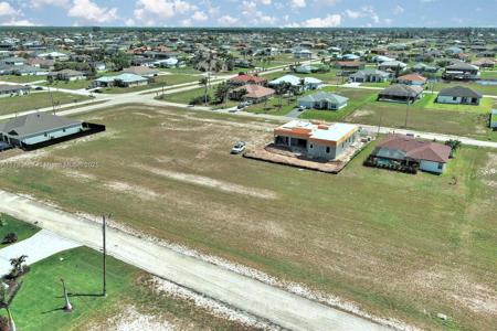 1037 NW 37TH PL