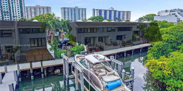 311 Poinciana Dr