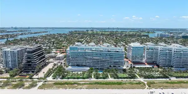 9001 Collins Ave