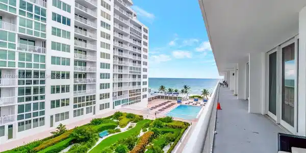 5401 Collins Ave