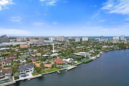 738 Middle River