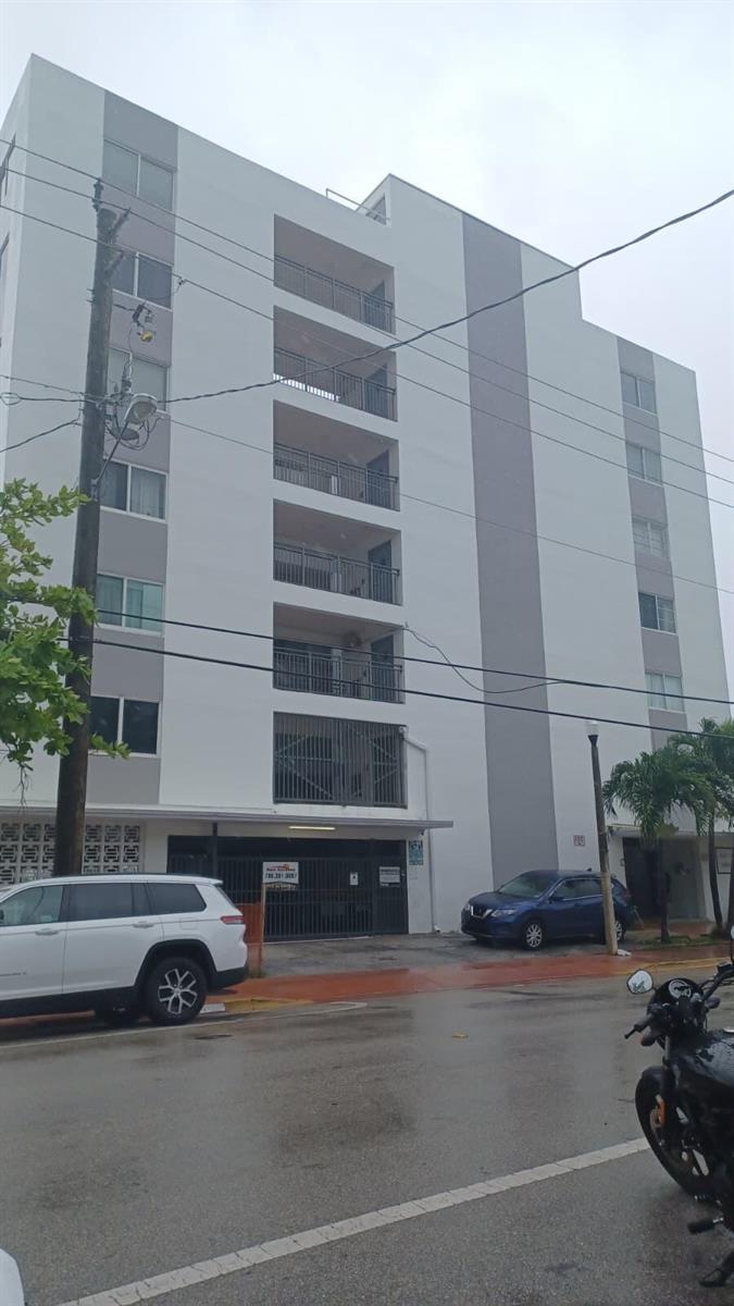 Image 2: 8001 Crespi Blvd Building
