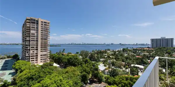 11111 Biscayne Blvd
