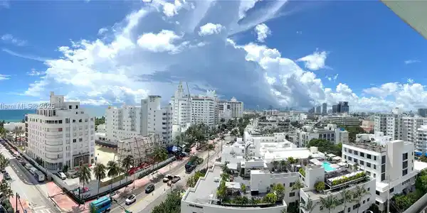 1800 Collins Ave