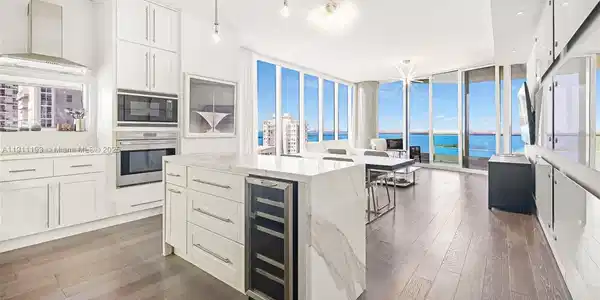 2020 N Bayshore Dr