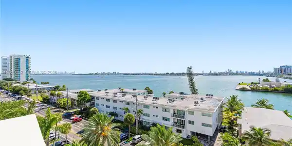 7910 Harbor Island Dr