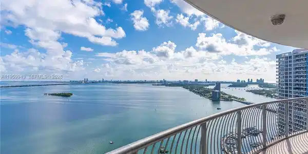 1750 N Bayshore Dr