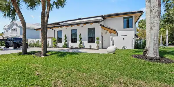 1692 S Ocean