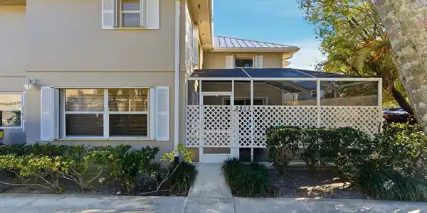 2842 SW Lakemont