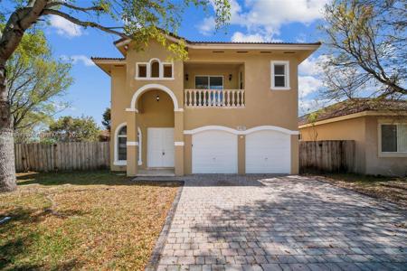 1736 NE 9th Dr