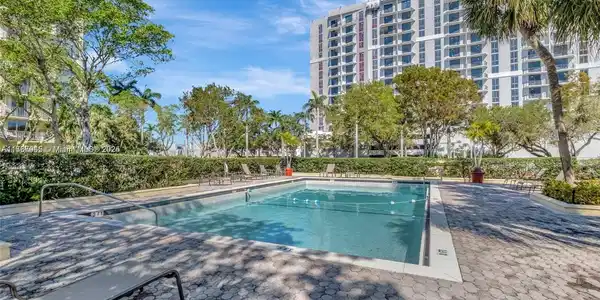 11111 Biscayne Blvd