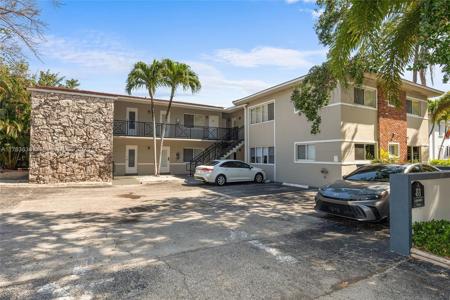 81 Edgewater Dr