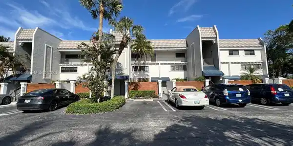 801 Palm Trl