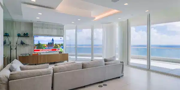 16047 Collins Ave