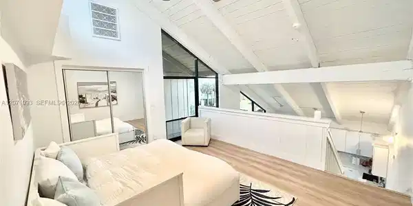 Image 4: Master Bedroom Loft