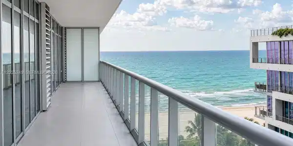 3737 Collins Ave