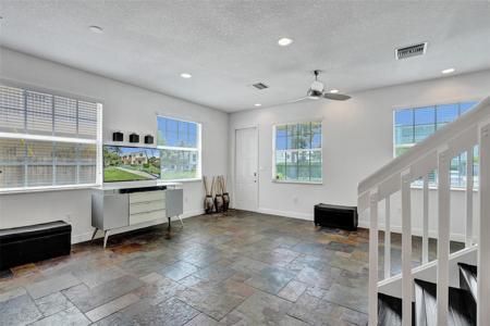 816 S Riverside