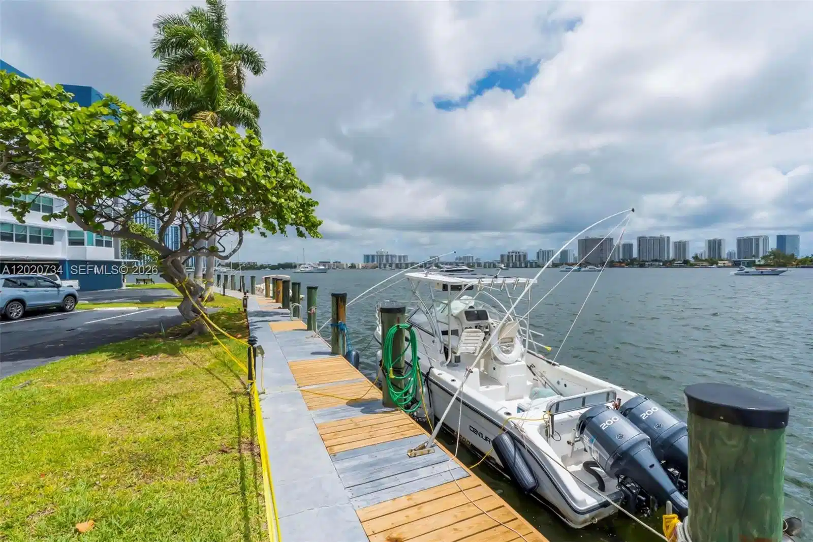Image 1: DOCK #11 ( 25 Feet)