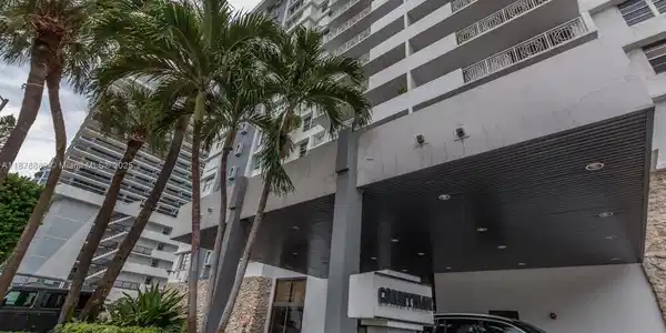 5825 Collins Ave