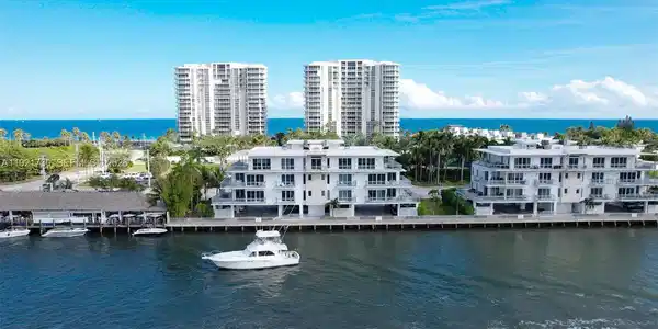 6100 N Ocean Dr