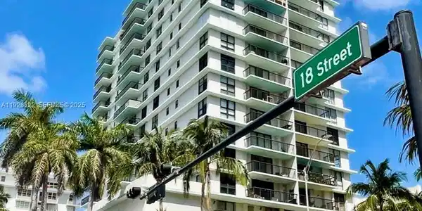 1800 Collins Ave