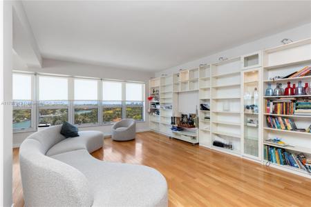 9102 W Bay Harbor Dr