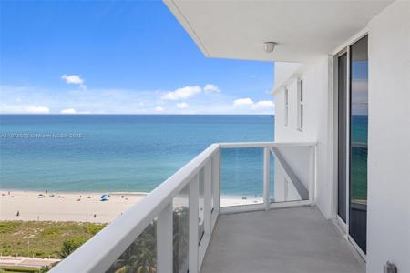 2401 Collins Ave