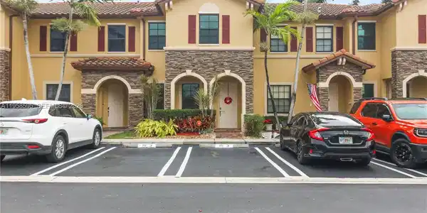 707 SE 32nd Ter